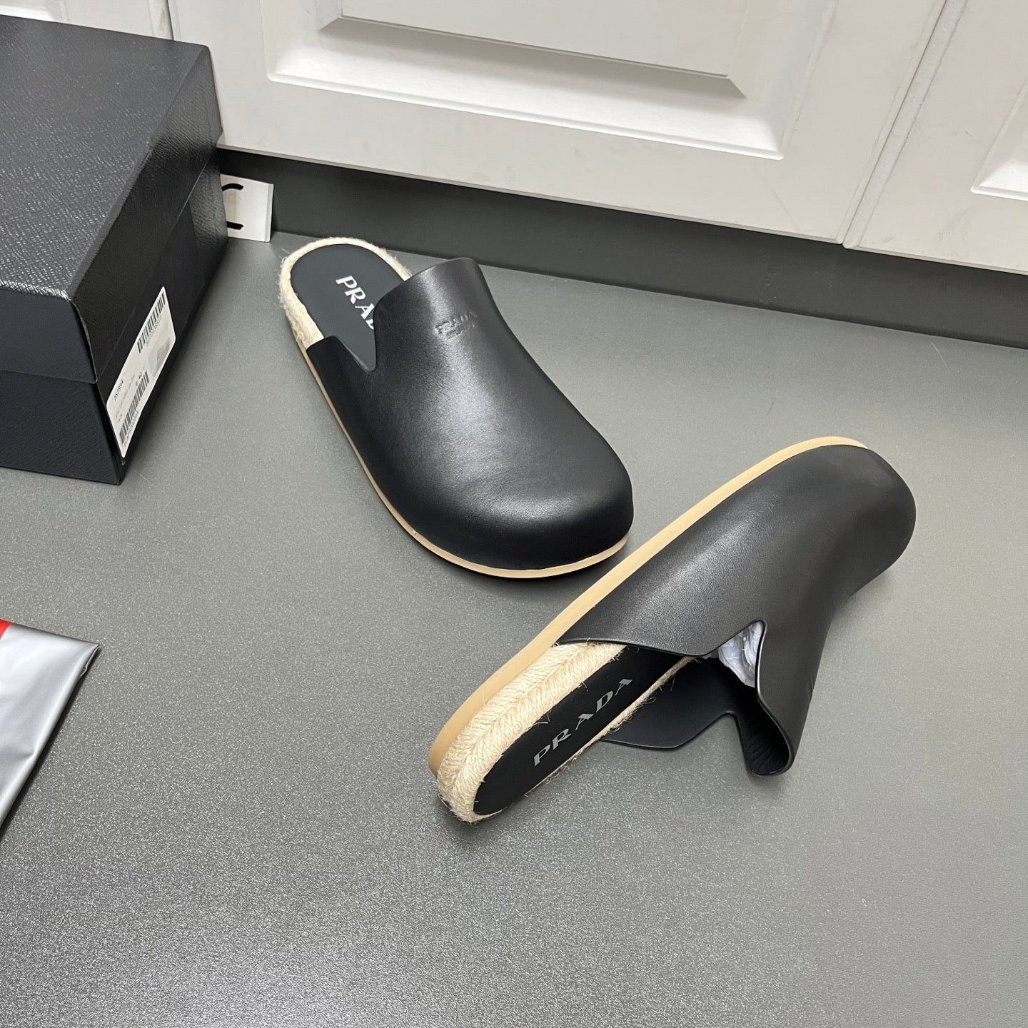 뮬 샌들 (mule sandals)