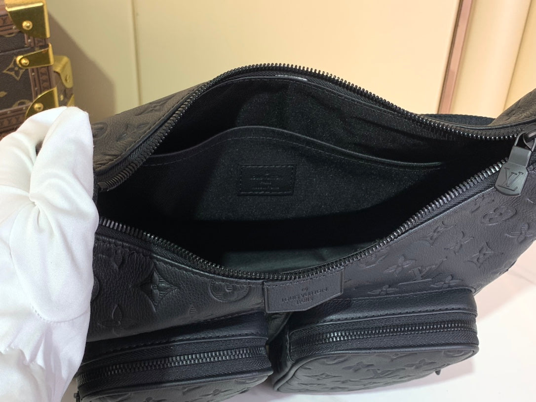 엠보싱 호보백 (Embossed hobo bag)