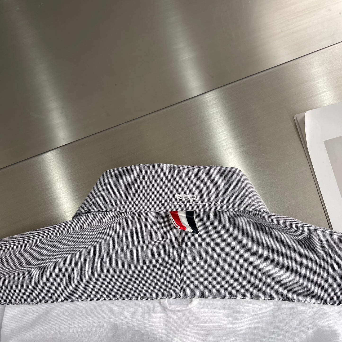 암밴드 셔츠 (armband shirt)