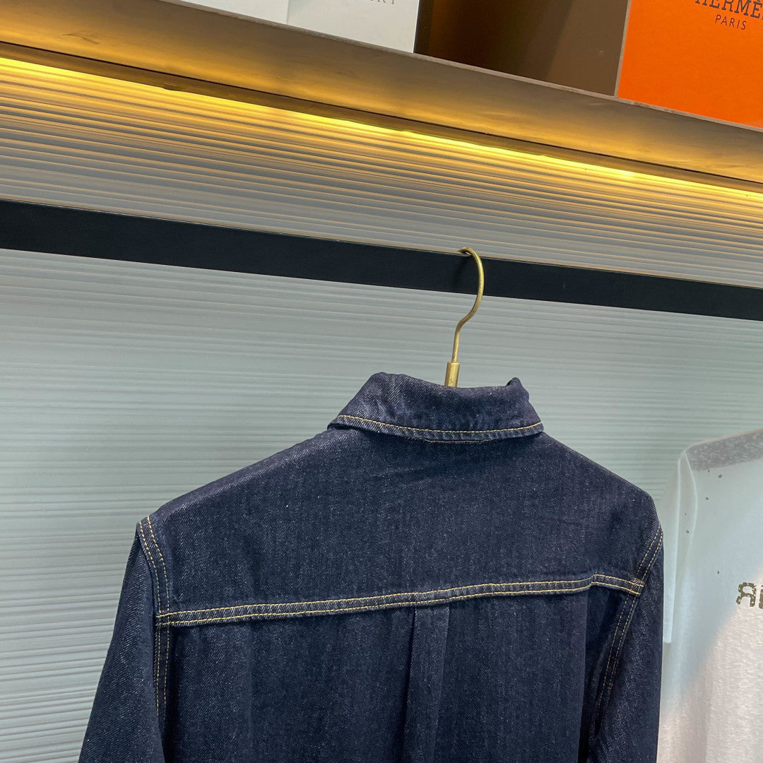 버튼다운 데님 셔츠 (Button-Down Denim Shirt)
