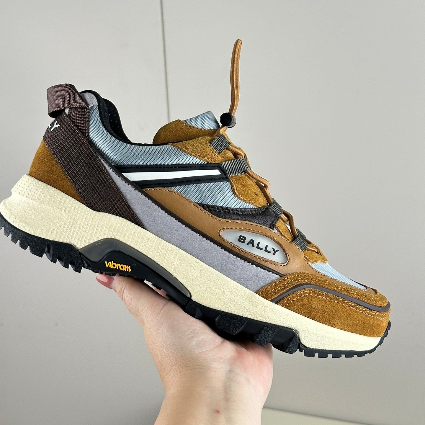 비브람 스니커즈 (Vibram sneakers)