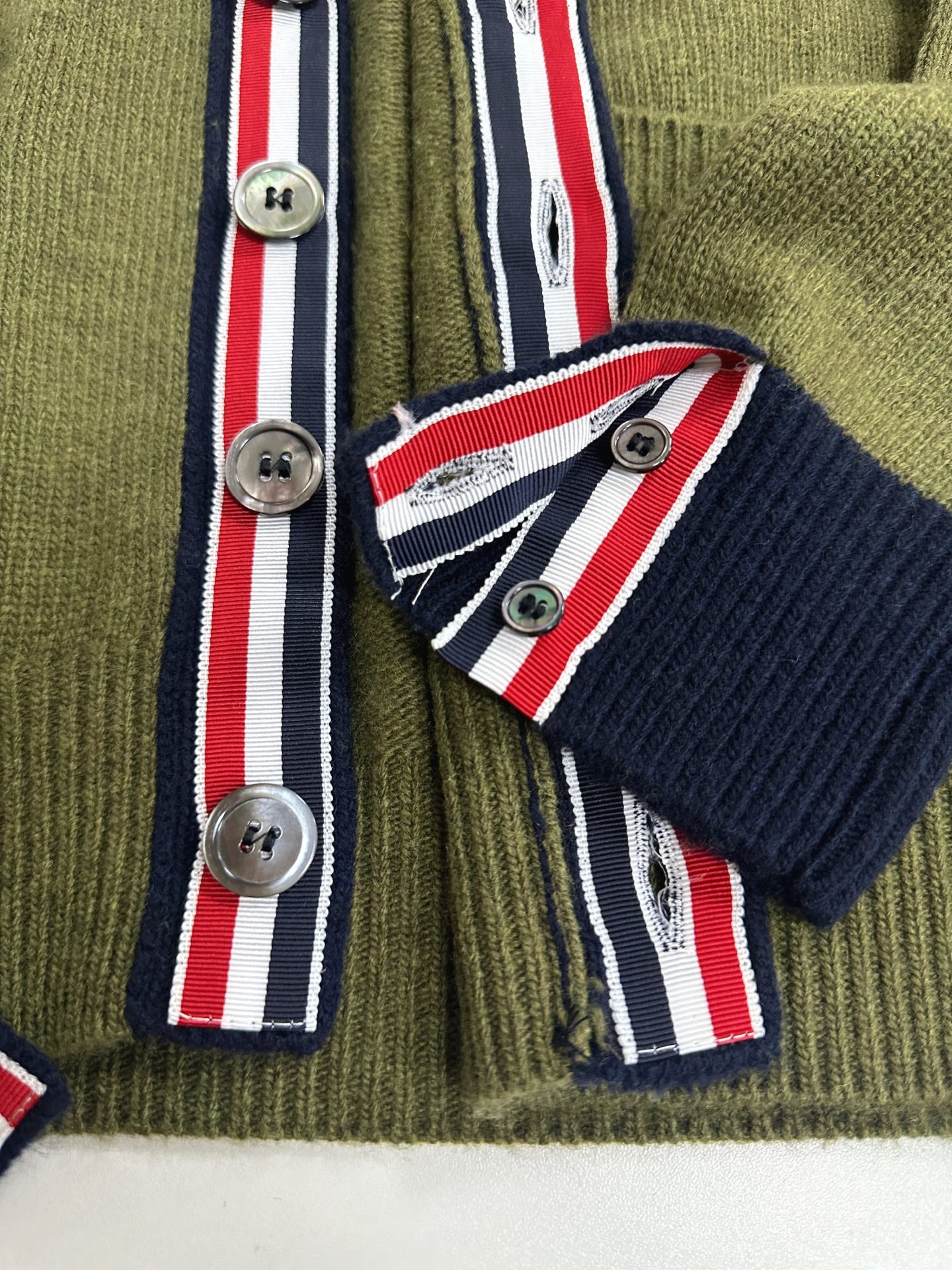 사선 스트라이프 가디건 (Diagonal-stripe cardigan)