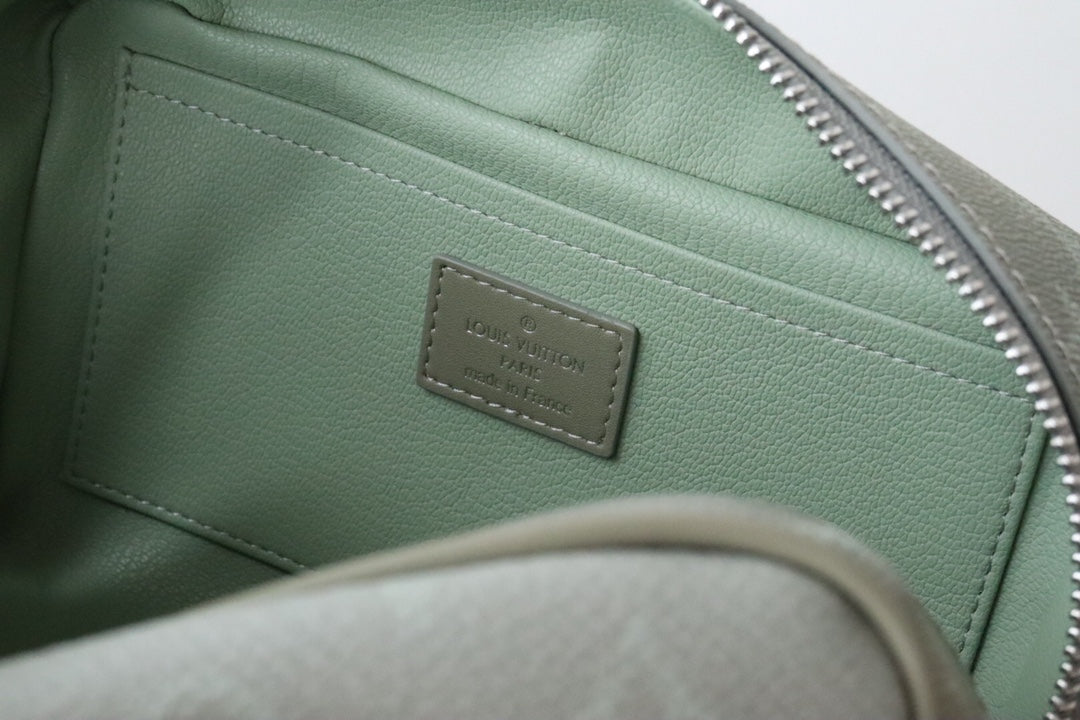 모노그램 파우치 (monogram pouch)