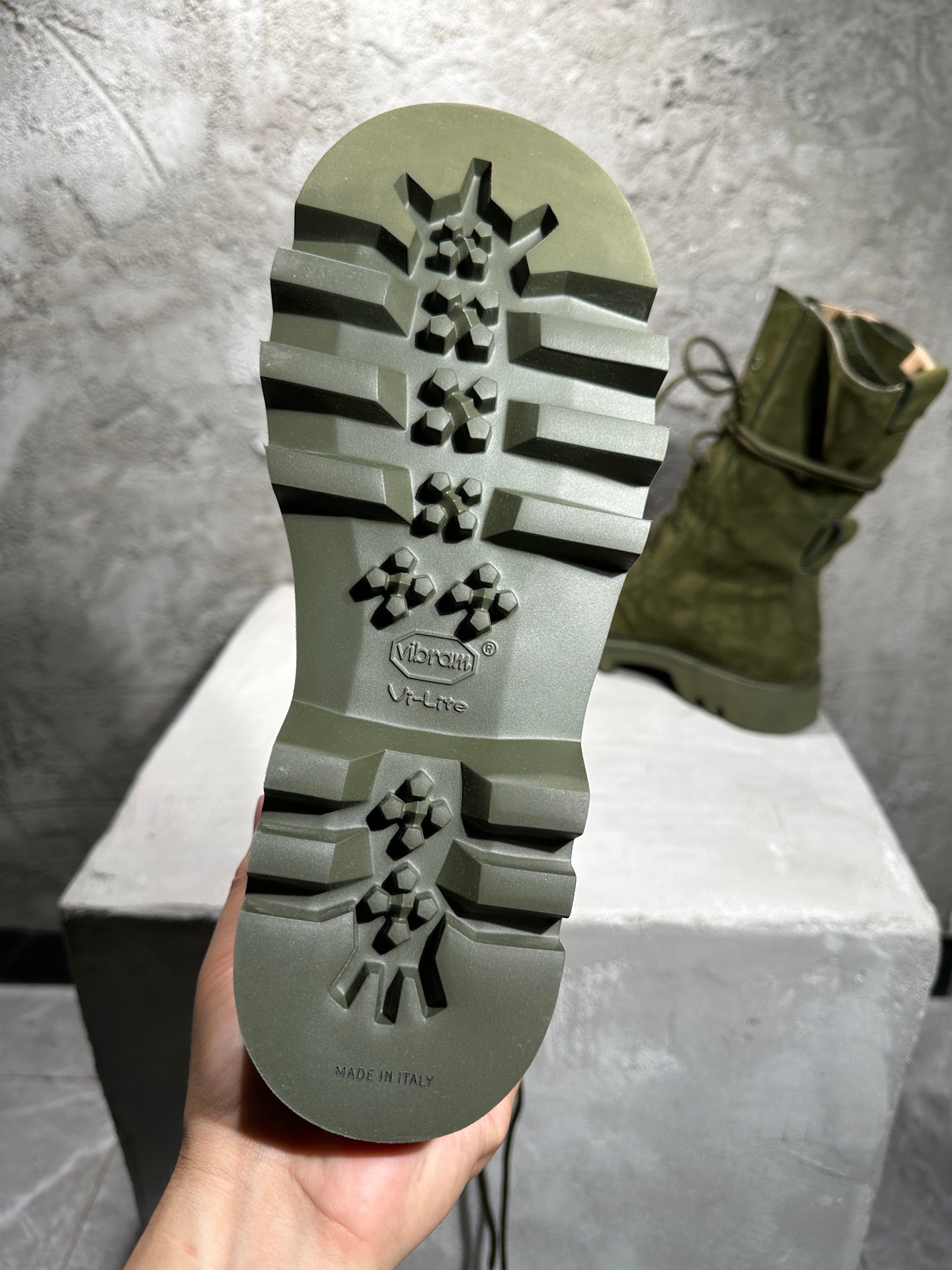 스웨이드 워커 (Suede Walker)