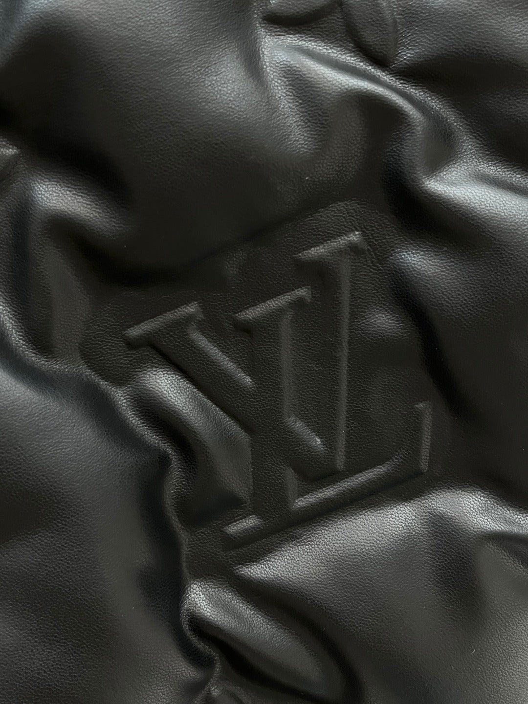 양가죽 엠보싱 패딩 (Sheepskin embossed padding)