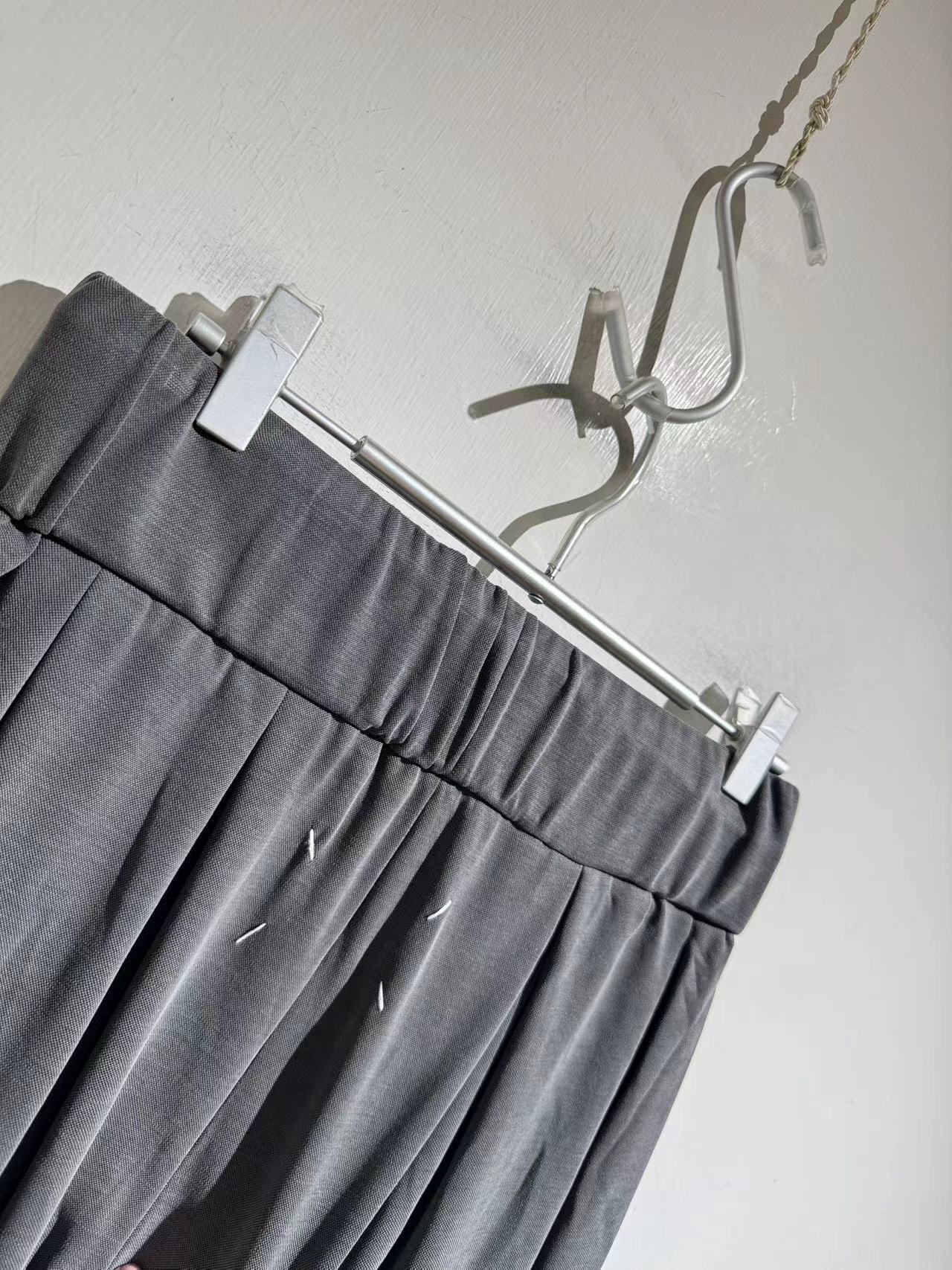 커프 팬츠 (cuffed pants)