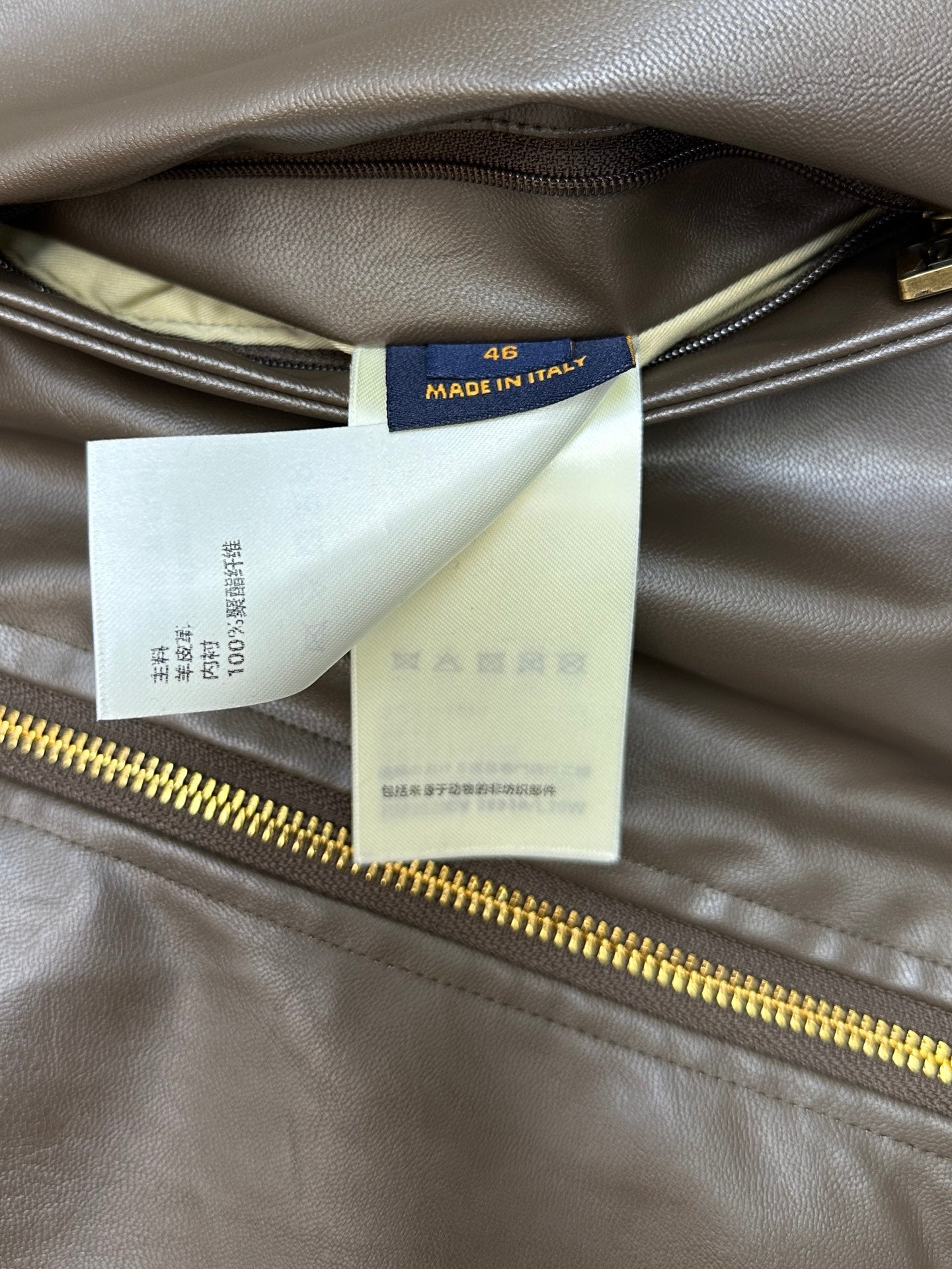리버서블 후드 베스트 (Reversible Hooded Vest)