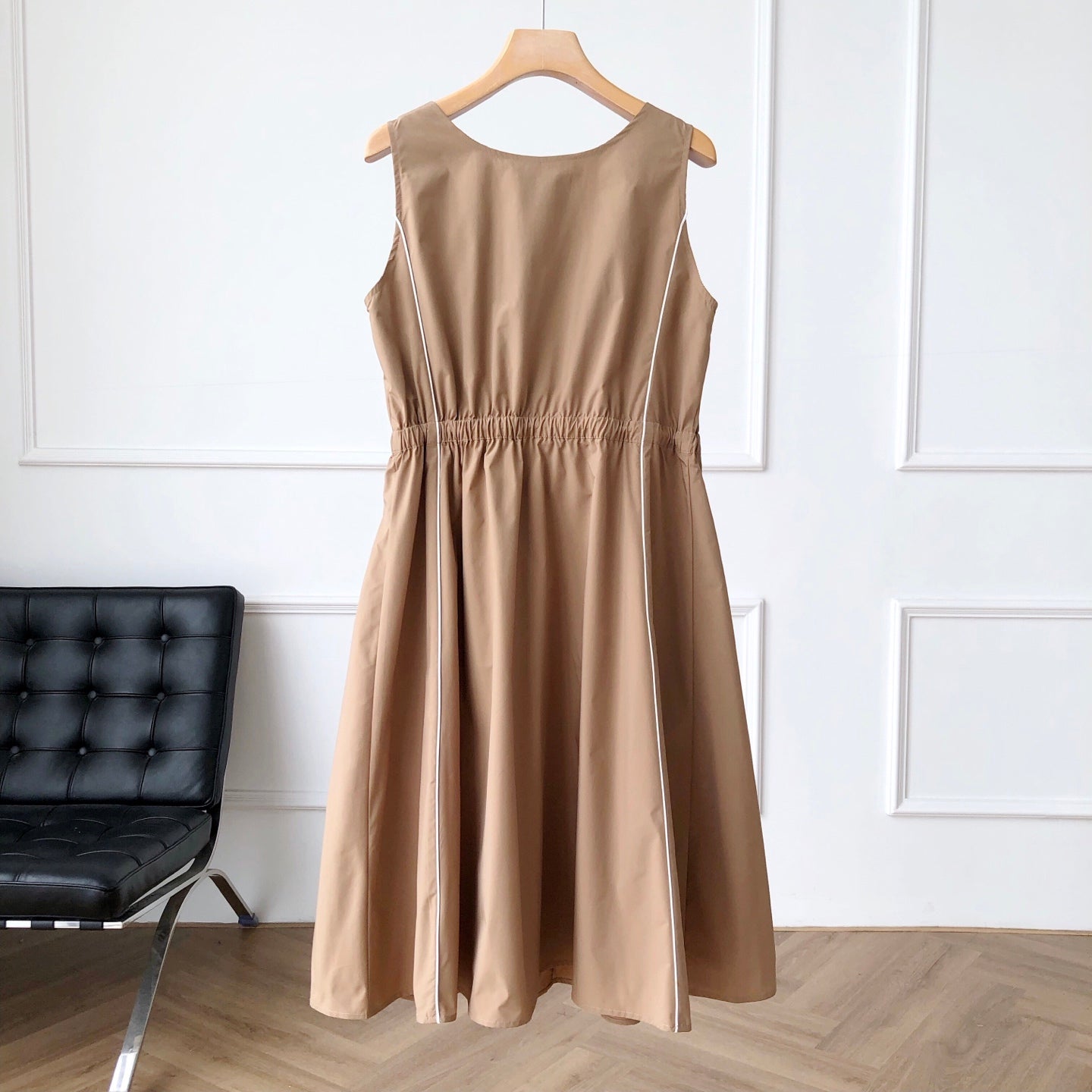 네크라인 원피스 (neckline dress)