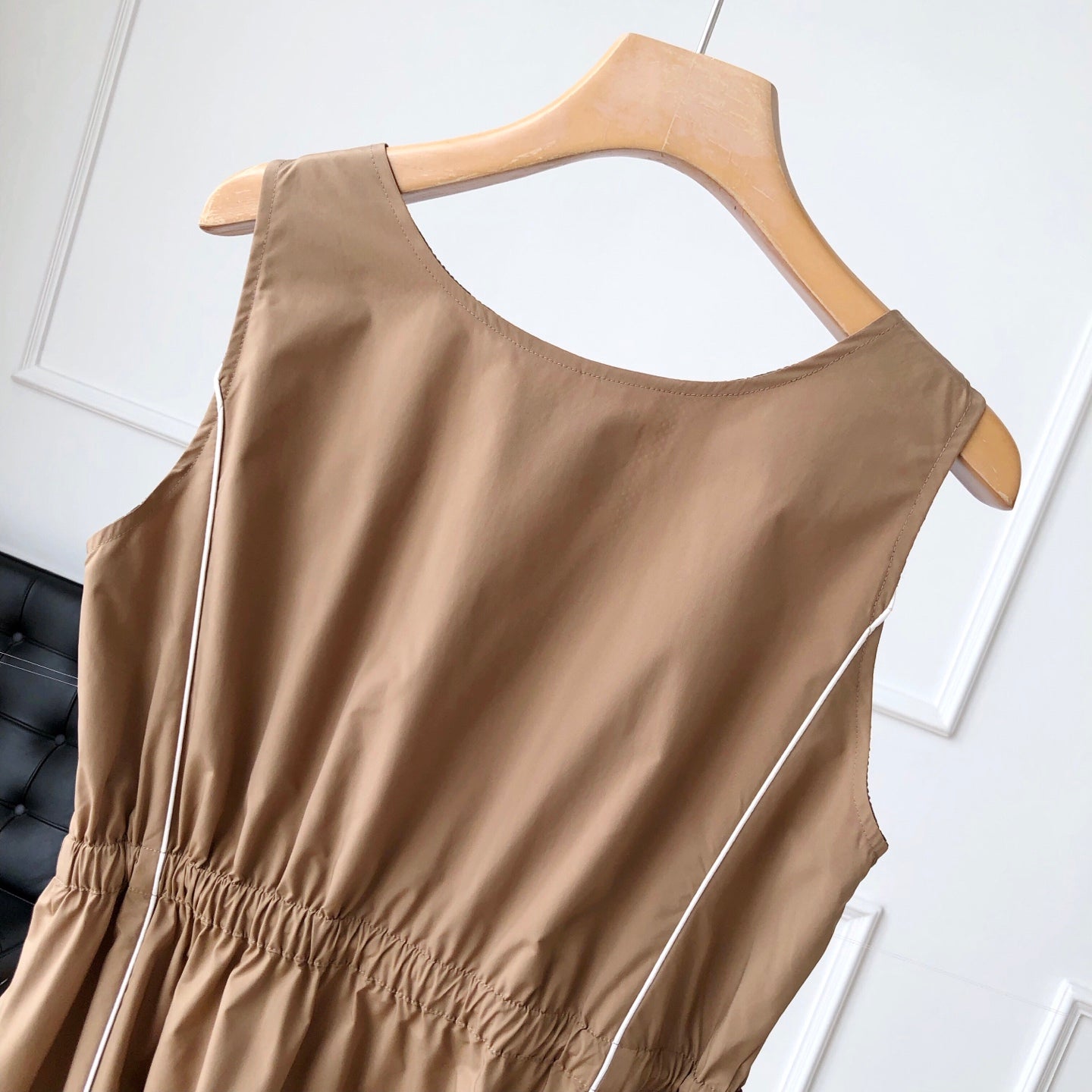 네크라인 원피스 (neckline dress)