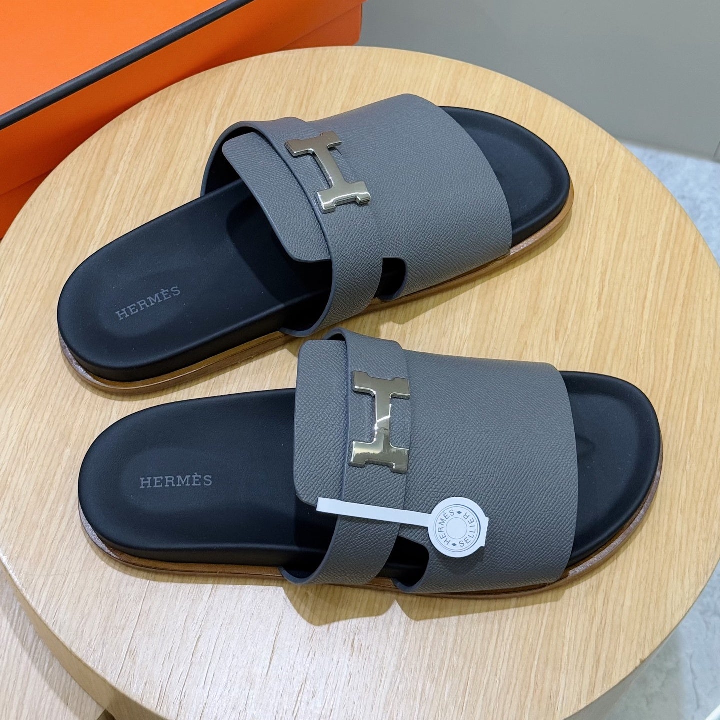 H버클 샌들 (H buckle sandals)
