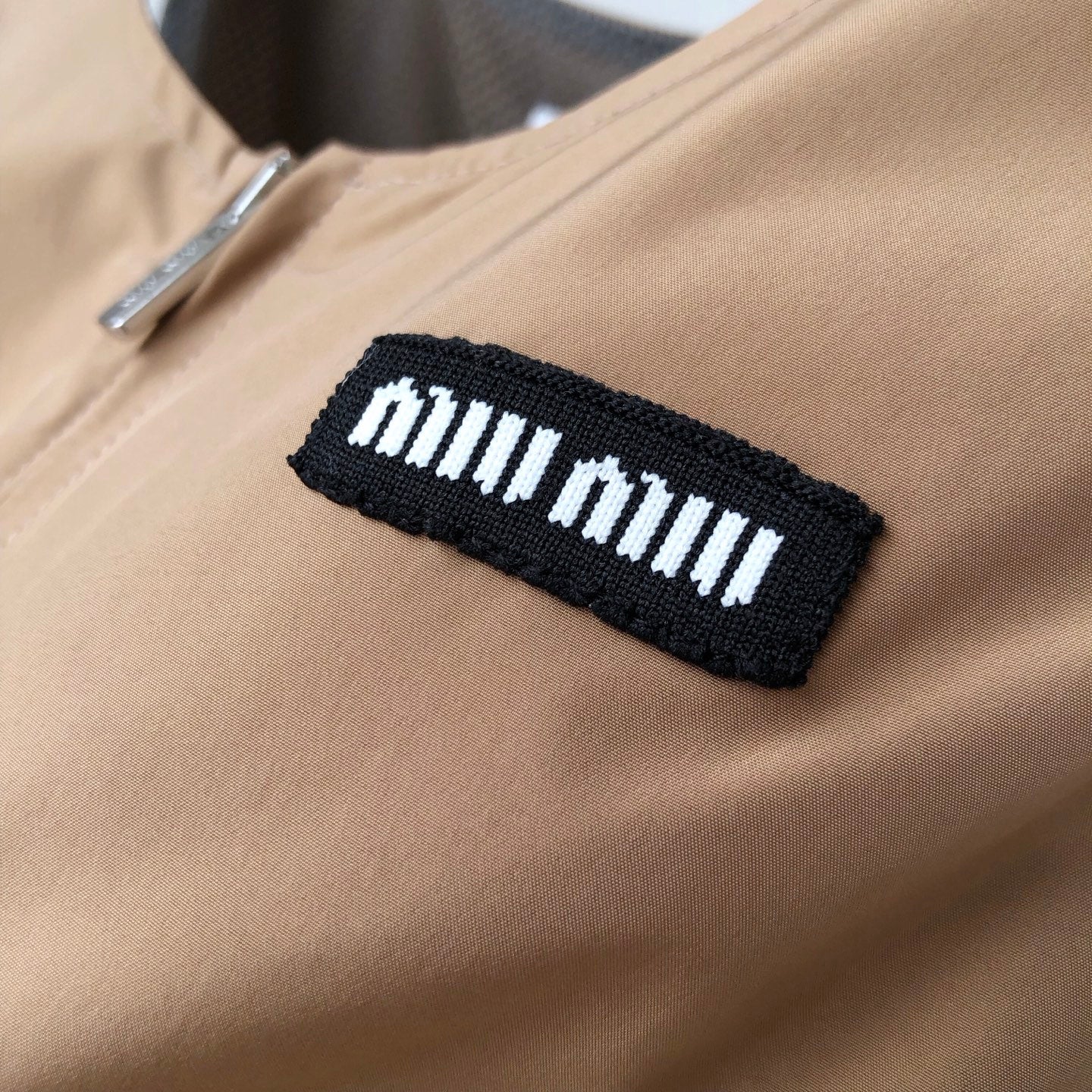 네크라인 원피스 (neckline dress)