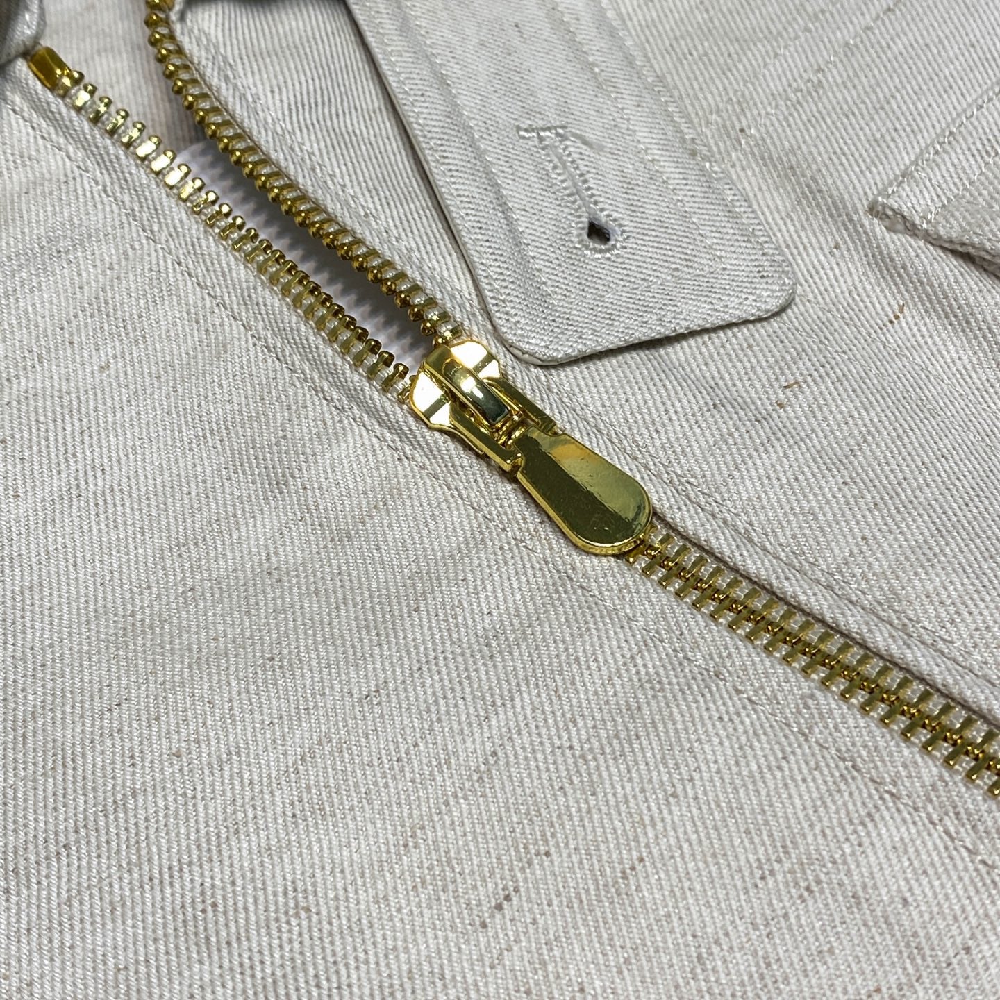 라벨 자켓 (label jacket)