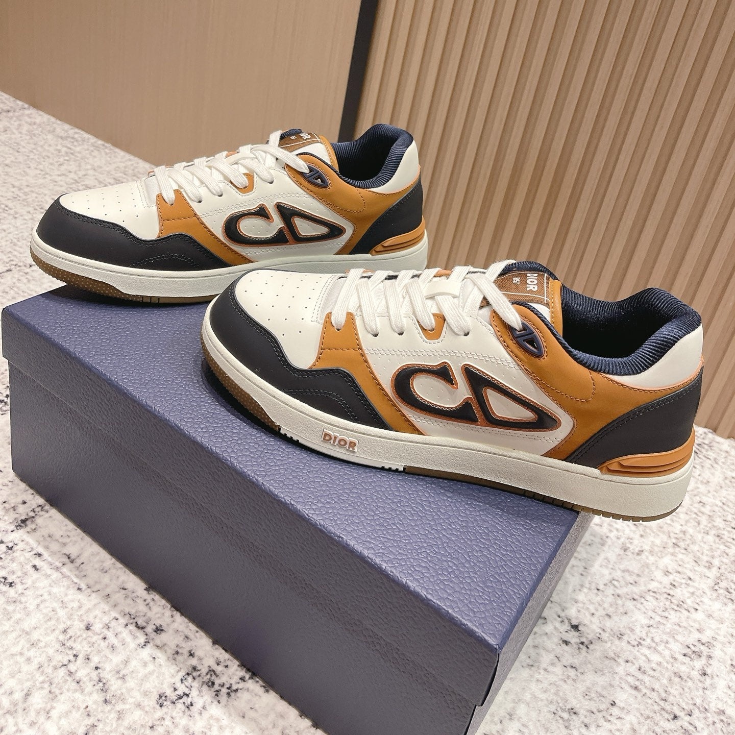 B57 스니커즈 (B57 sneakers)