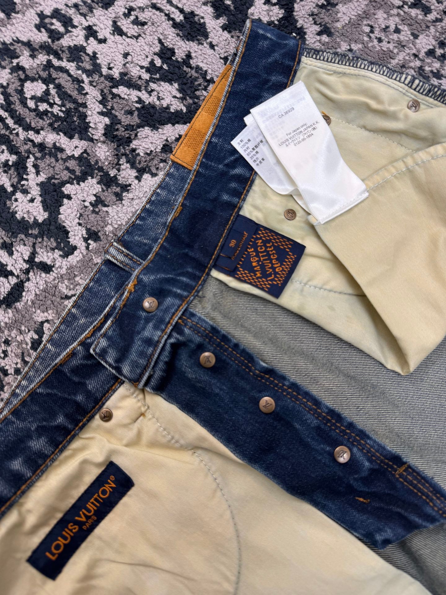 누벅 청바지 (nubuck jeans)