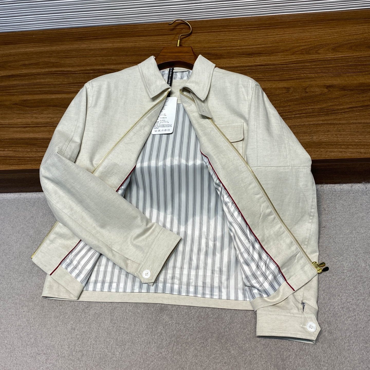 라벨 자켓 (label jacket)