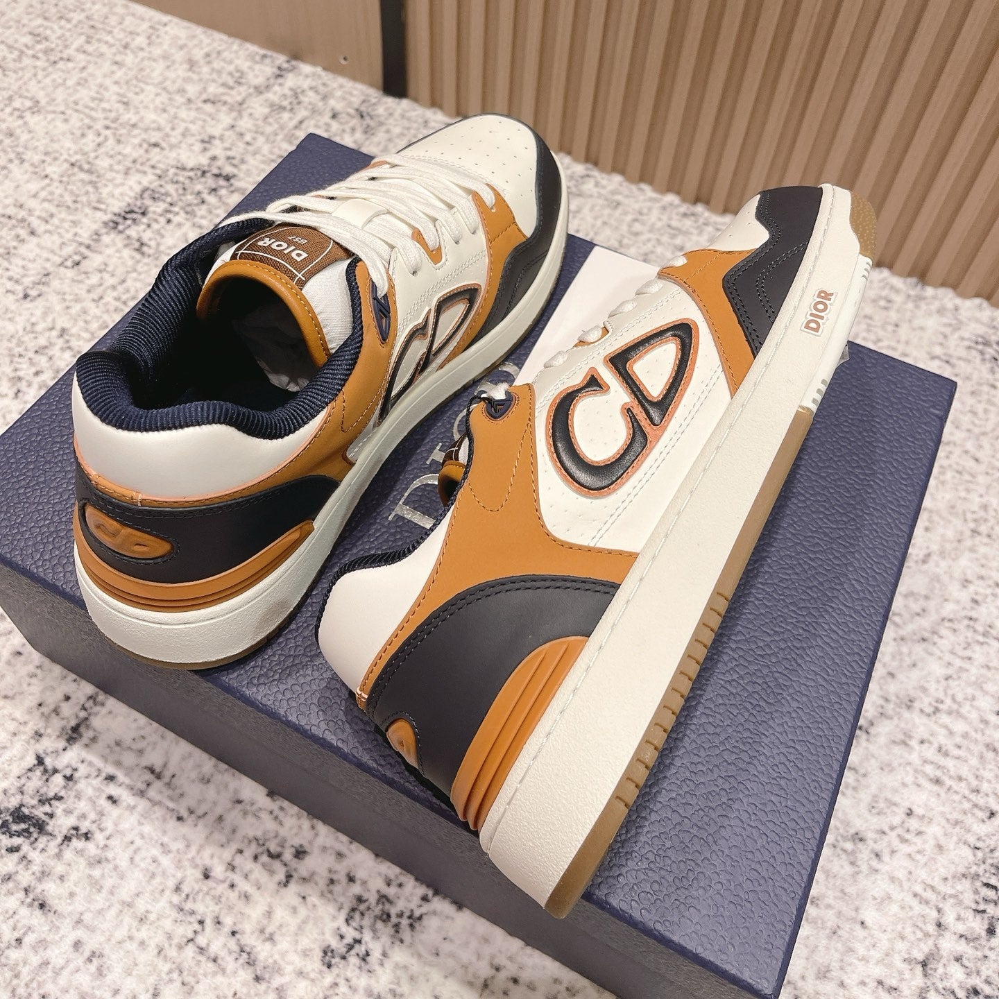 B57 스니커즈 (B57 sneakers)