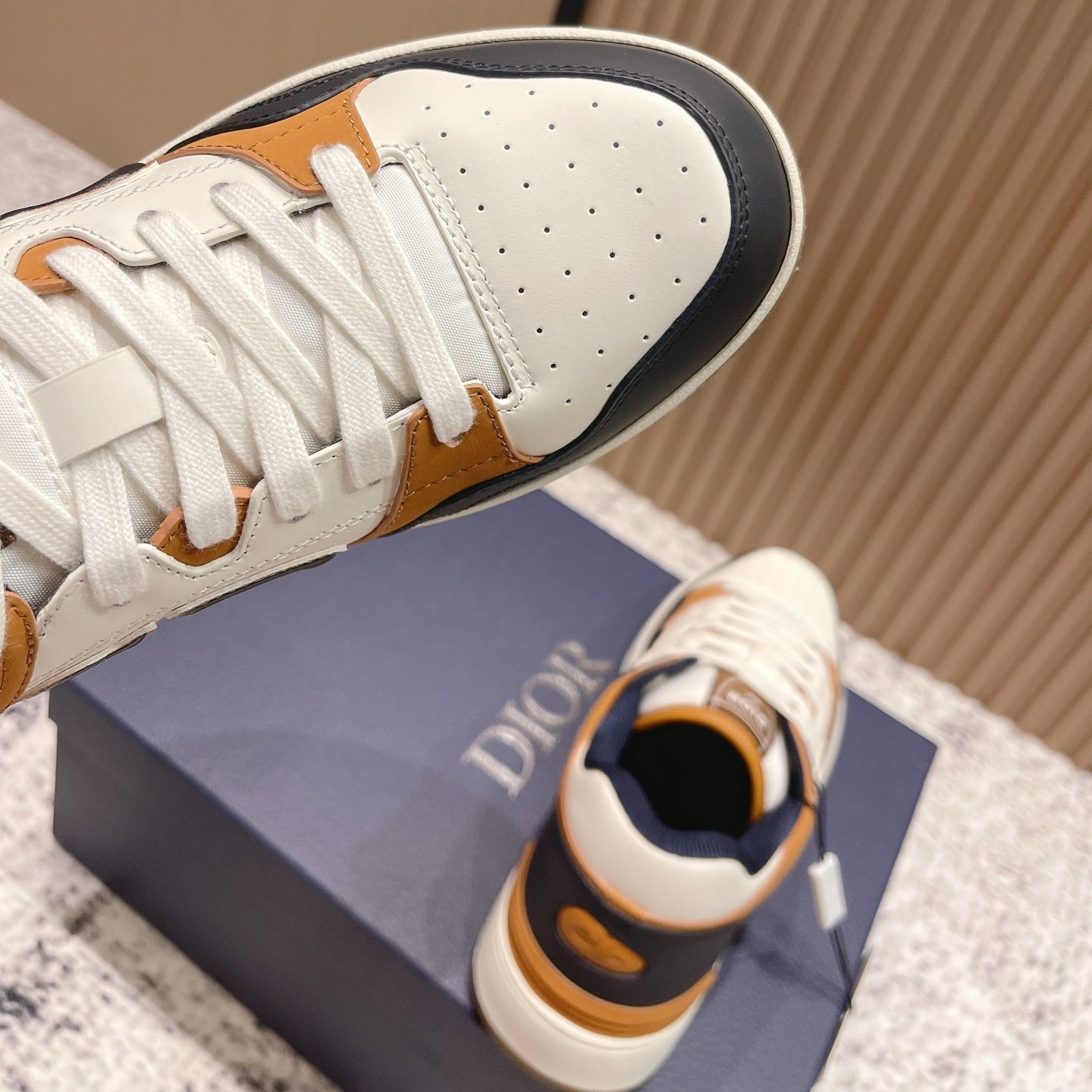 B57 스니커즈 (B57 sneakers)