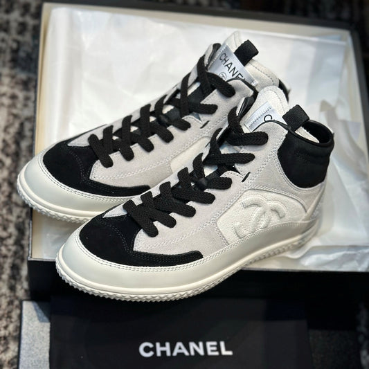스웨이드 하이스니커즈 (Suede high sneakers)