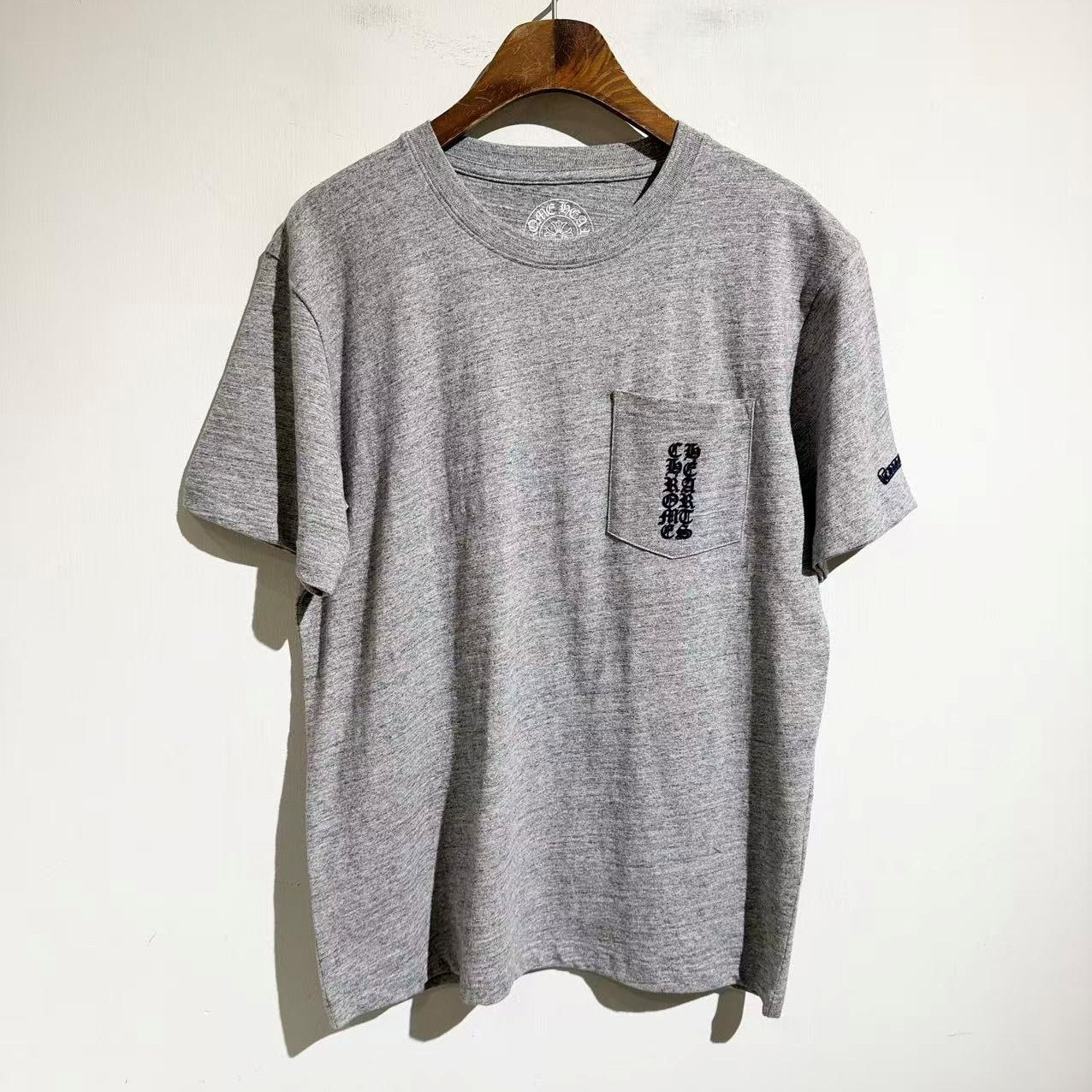 헤더 그레이 티셔츠 (heather gray t-shirt)
