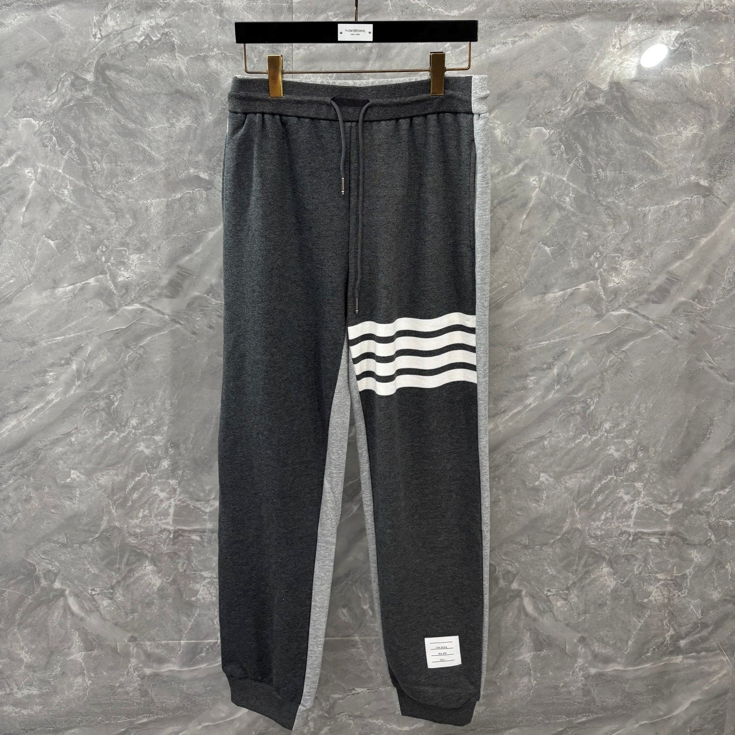 컬러 블록 트레이닝복 (Color-block tracksuit)