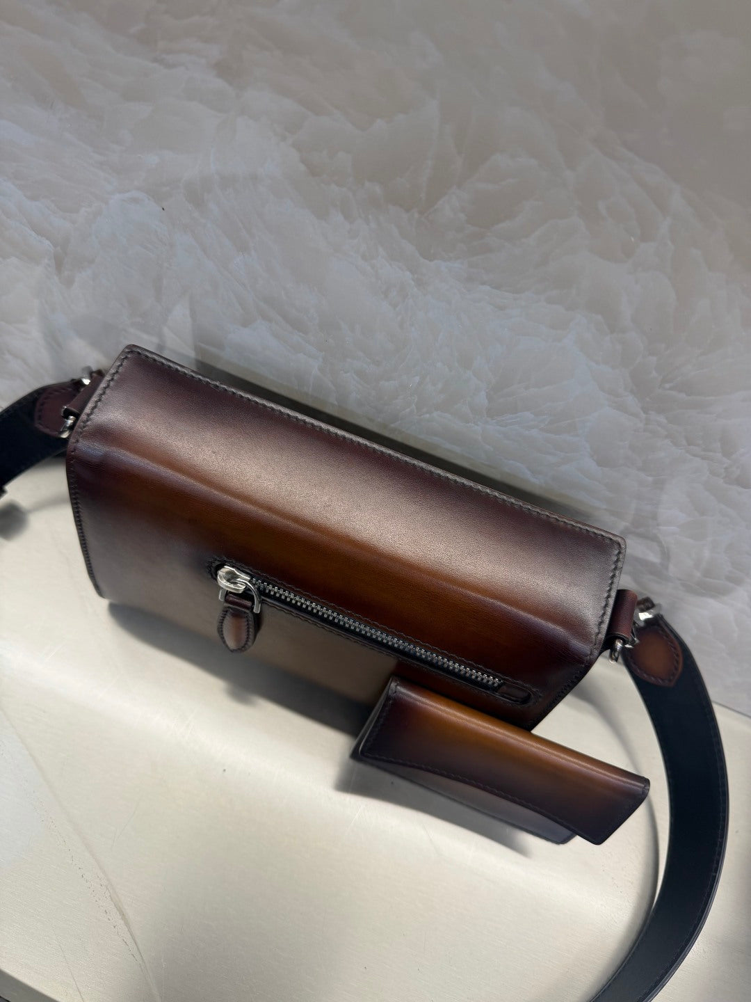 주르 드 포슈 메신저백 (Jour De Poche Messenger bag)