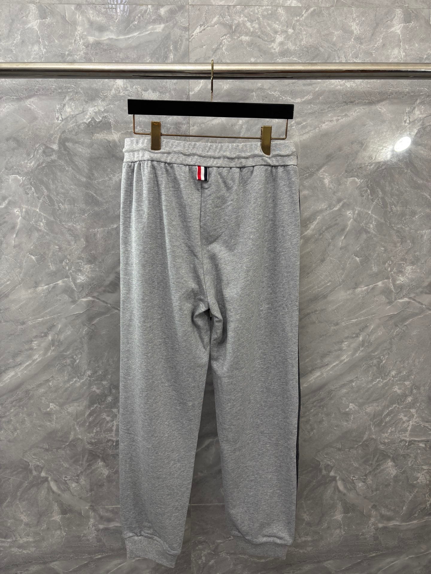 컬러 블록 트레이닝복 (Color-block tracksuit)