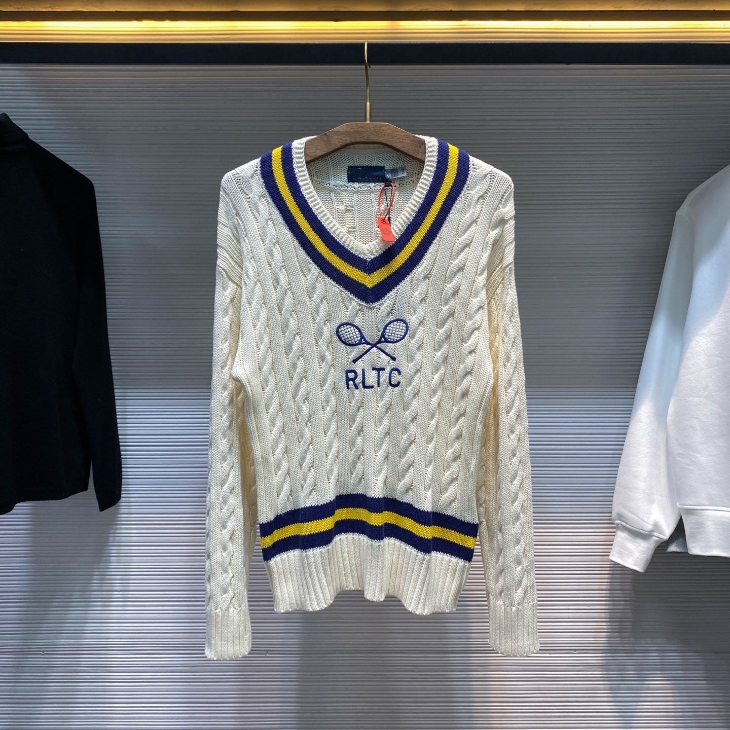 울 블렌드 스웨터 (컬러 블록 V넥)