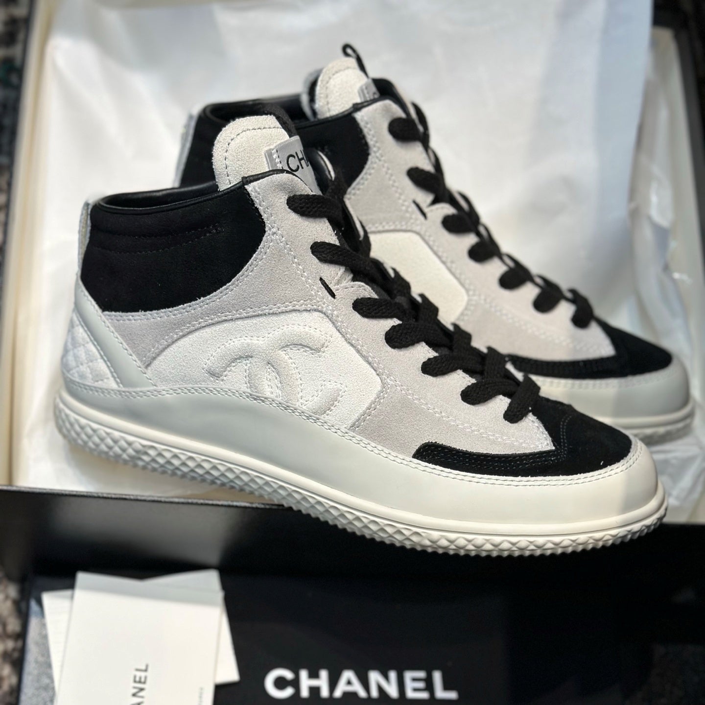 스웨이드 하이스니커즈 (Suede high sneakers)