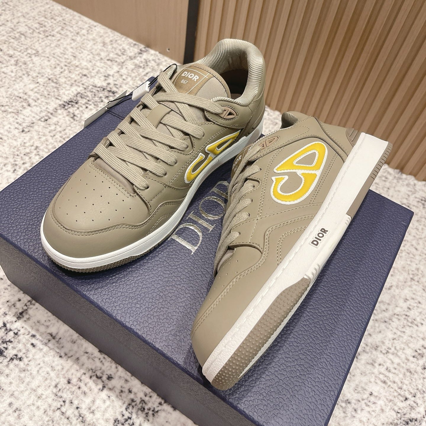B57 스니커즈 (B57 sneakers)