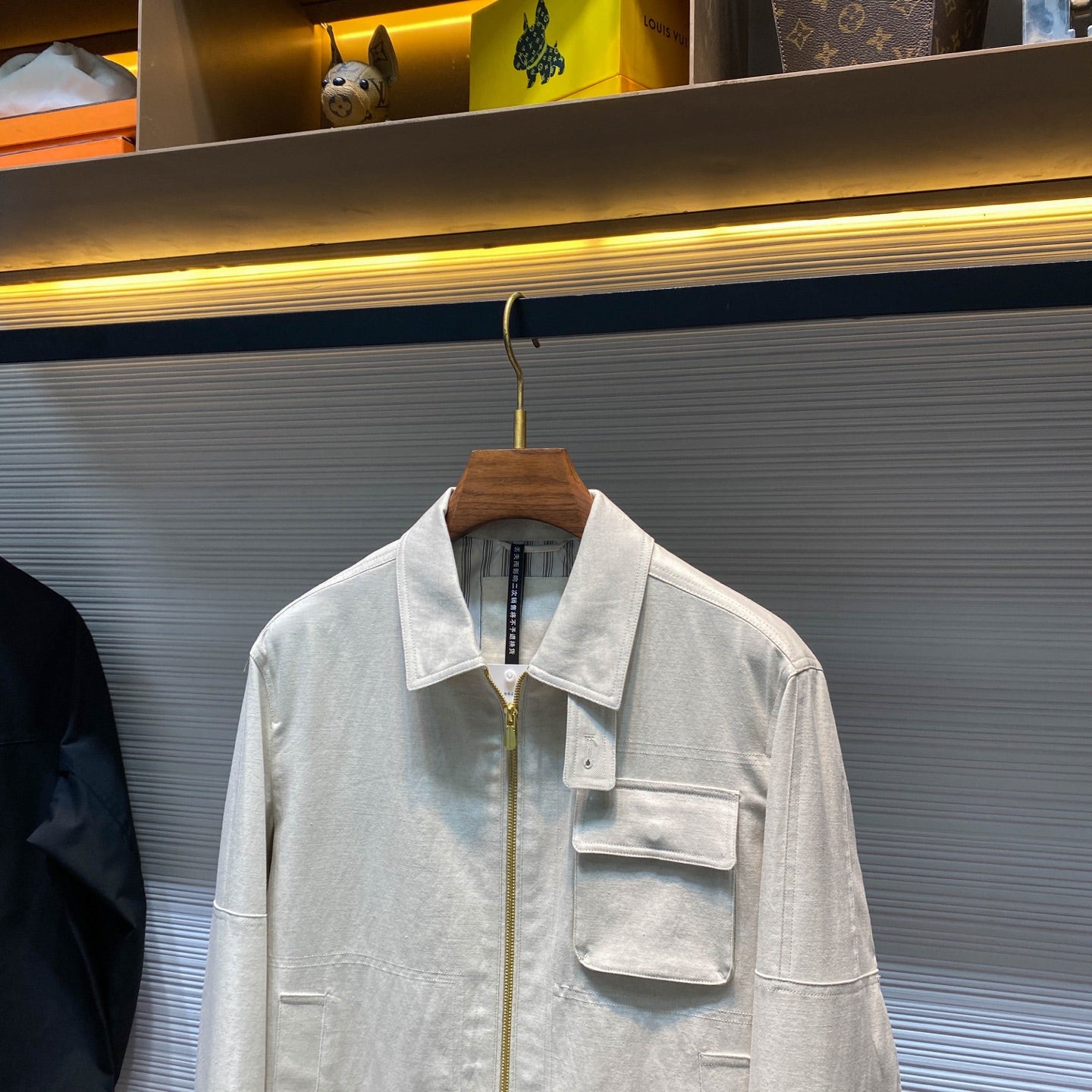 라벨 자켓 (label jacket)