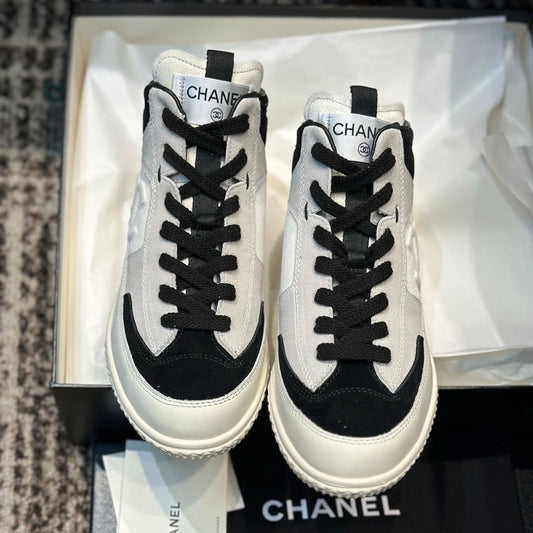 스웨이드 하이스니커즈 (Suede high sneakers)