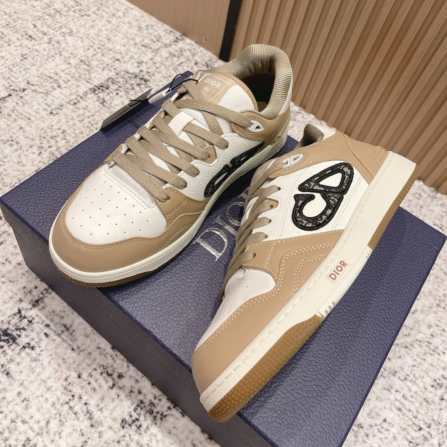 B57 스니커즈 (B57 sneakers)