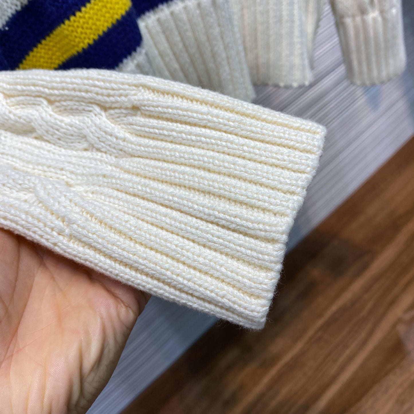 울 블렌드 스웨터 (컬러 블록 V넥)