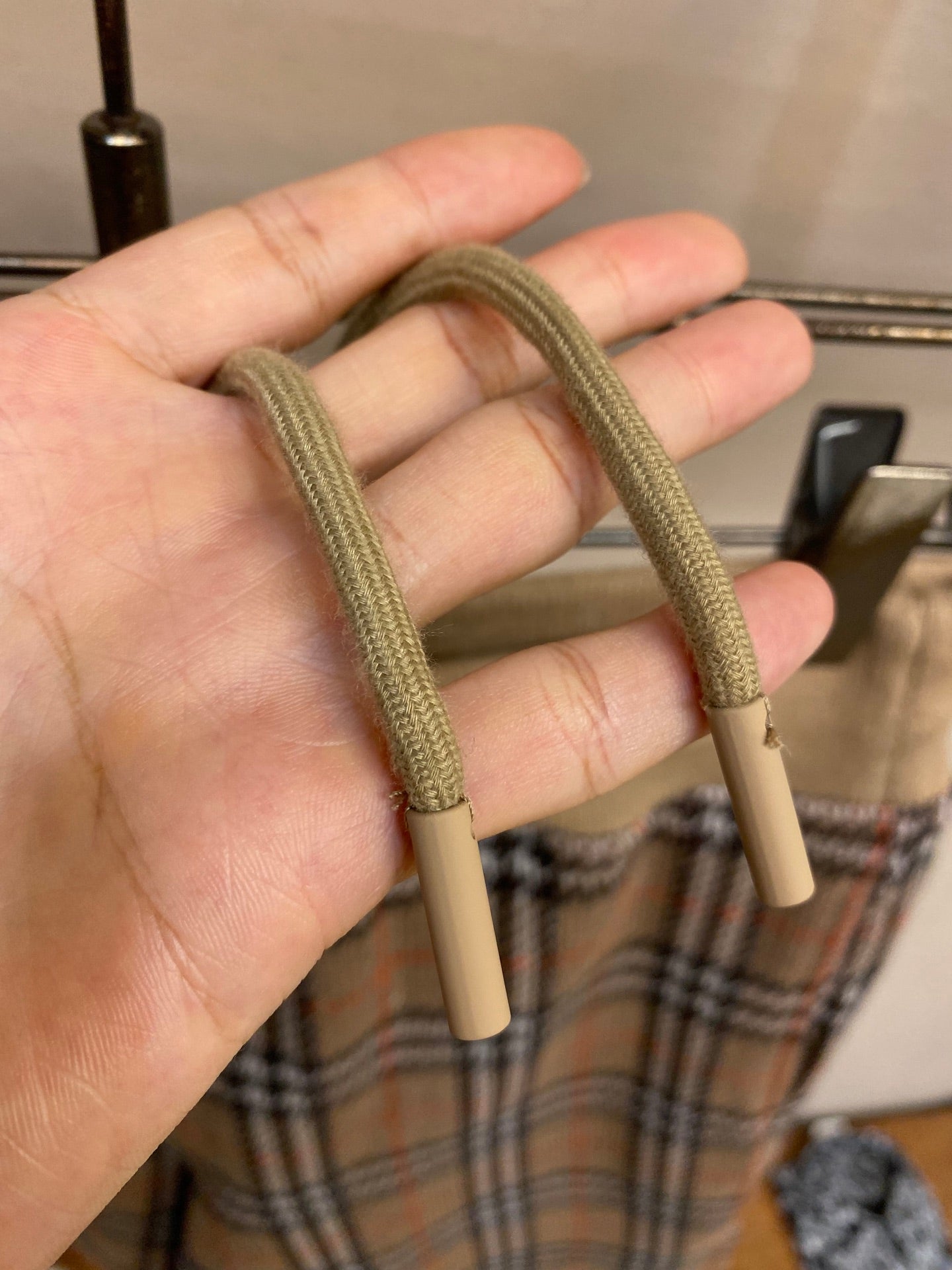 플레드 반바지 (plaid shorts)