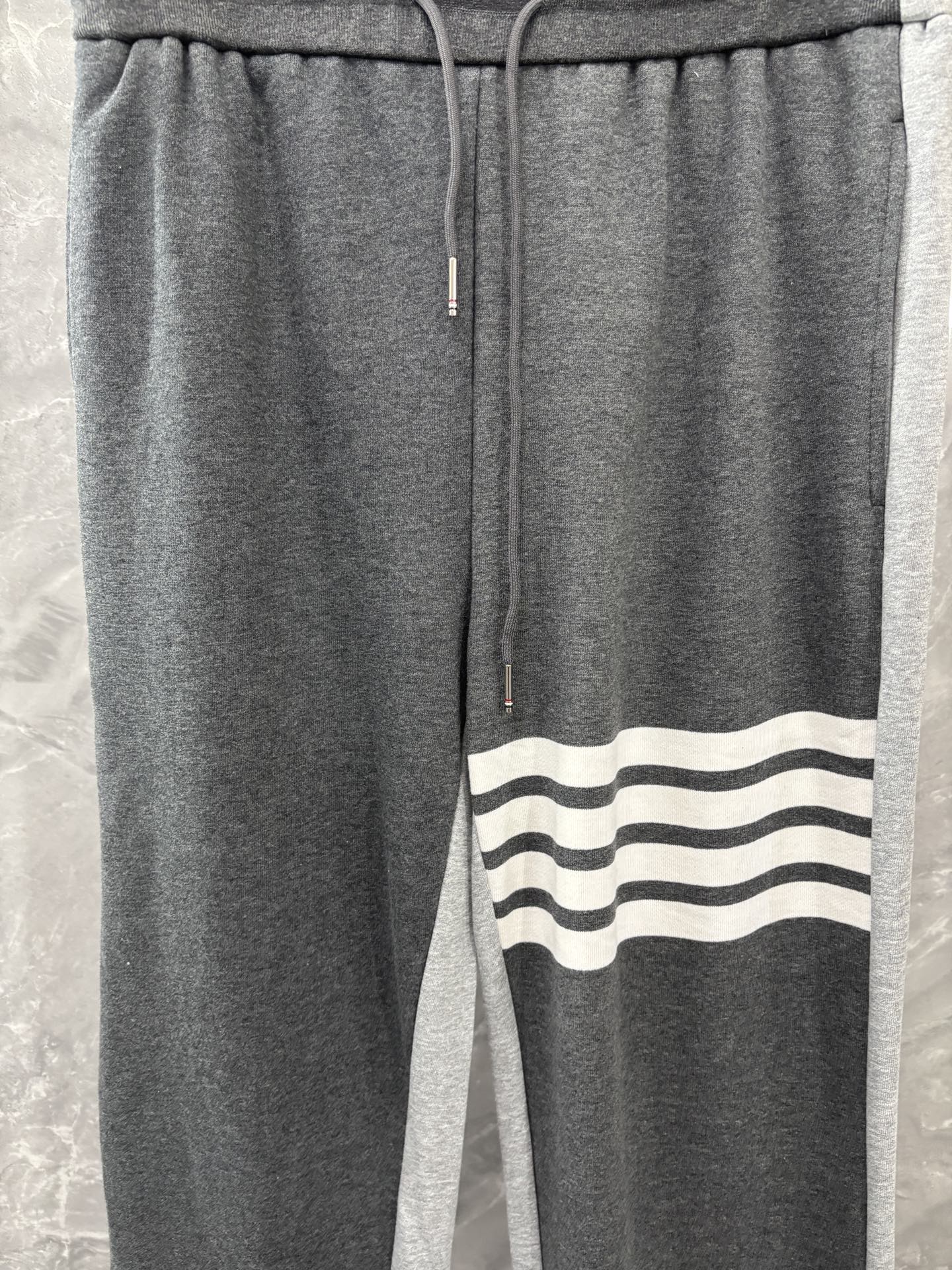 컬러 블록 트레이닝복 (Color-block tracksuit)