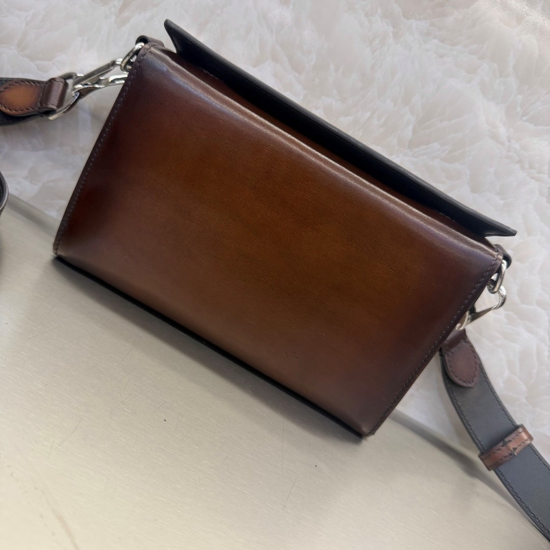 주르 드 포슈 메신저백 (Jour De Poche Messenger bag)