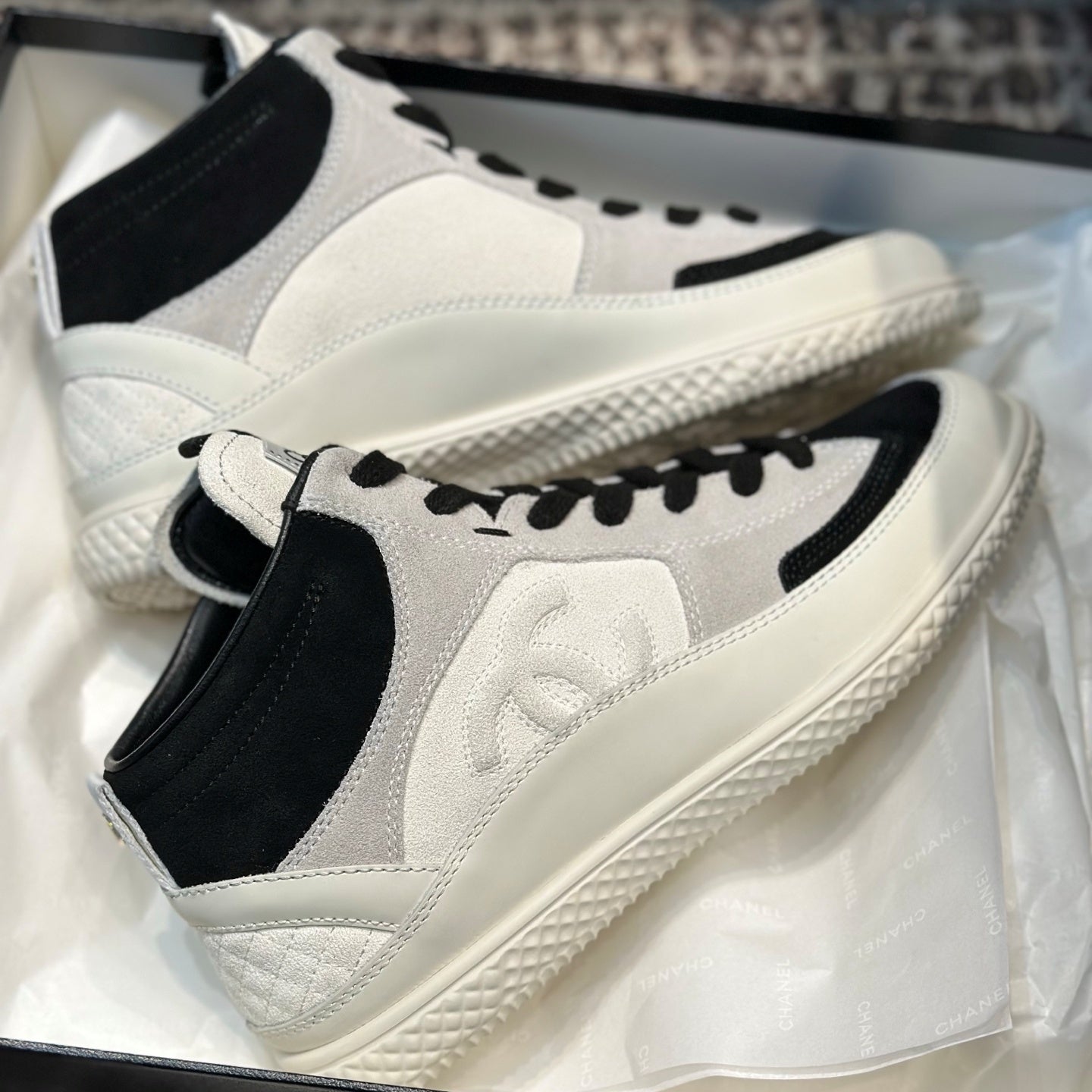스웨이드 하이스니커즈 (Suede high sneakers)