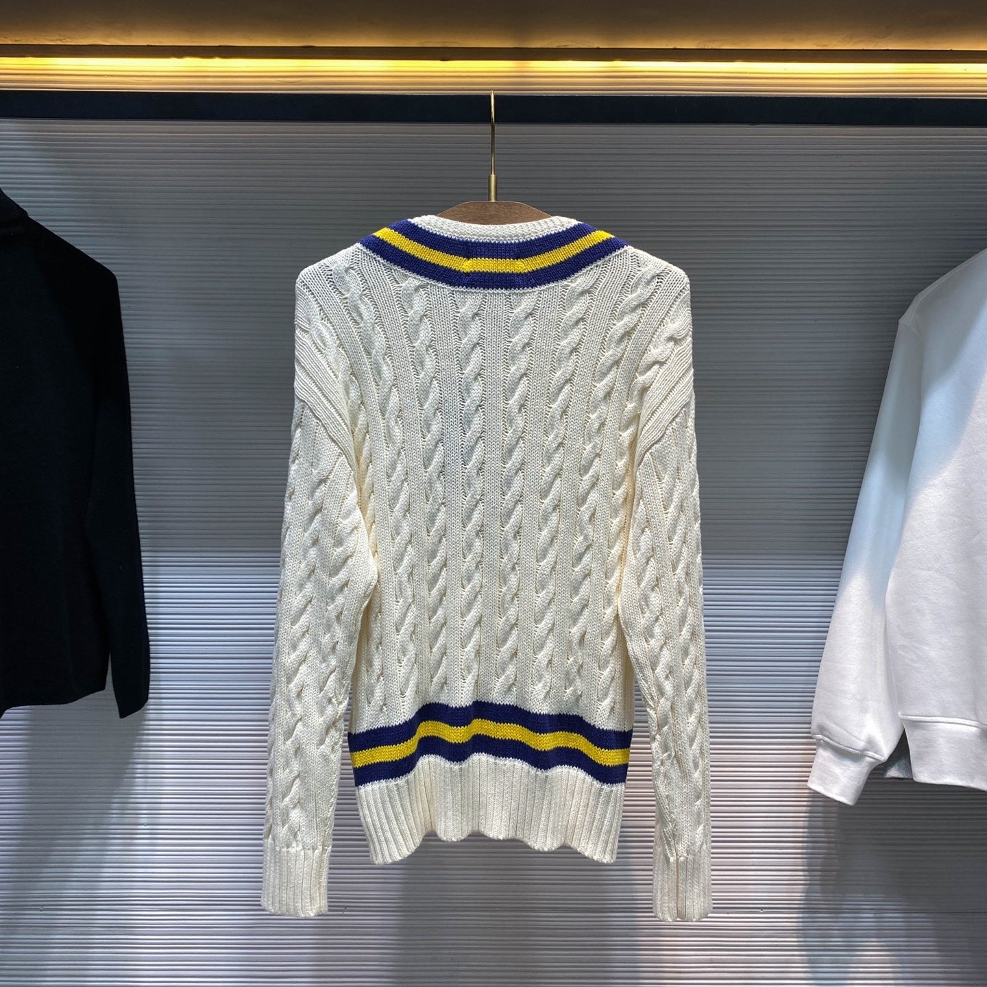 울 블렌드 스웨터 (컬러 블록 V넥)