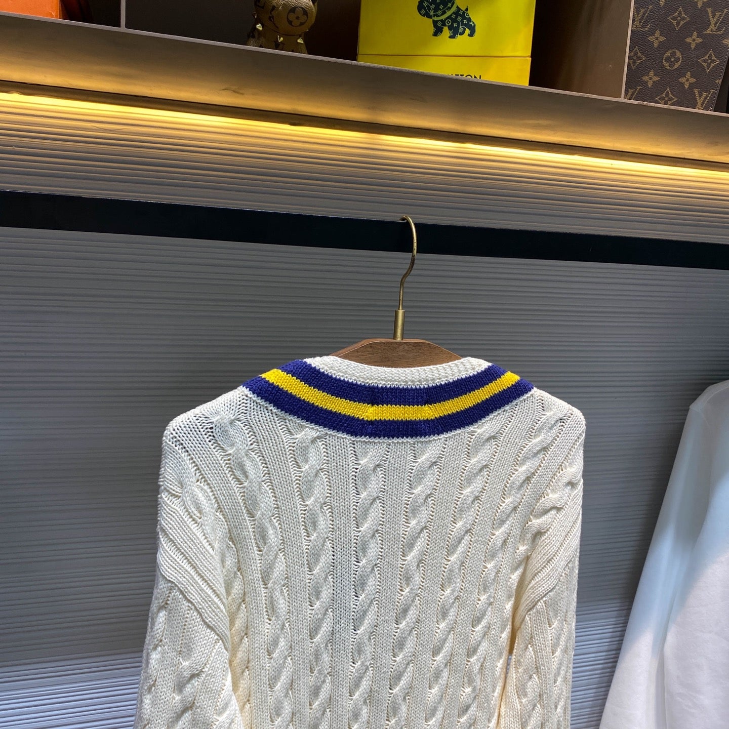 울 블렌드 스웨터 (컬러 블록 V넥)