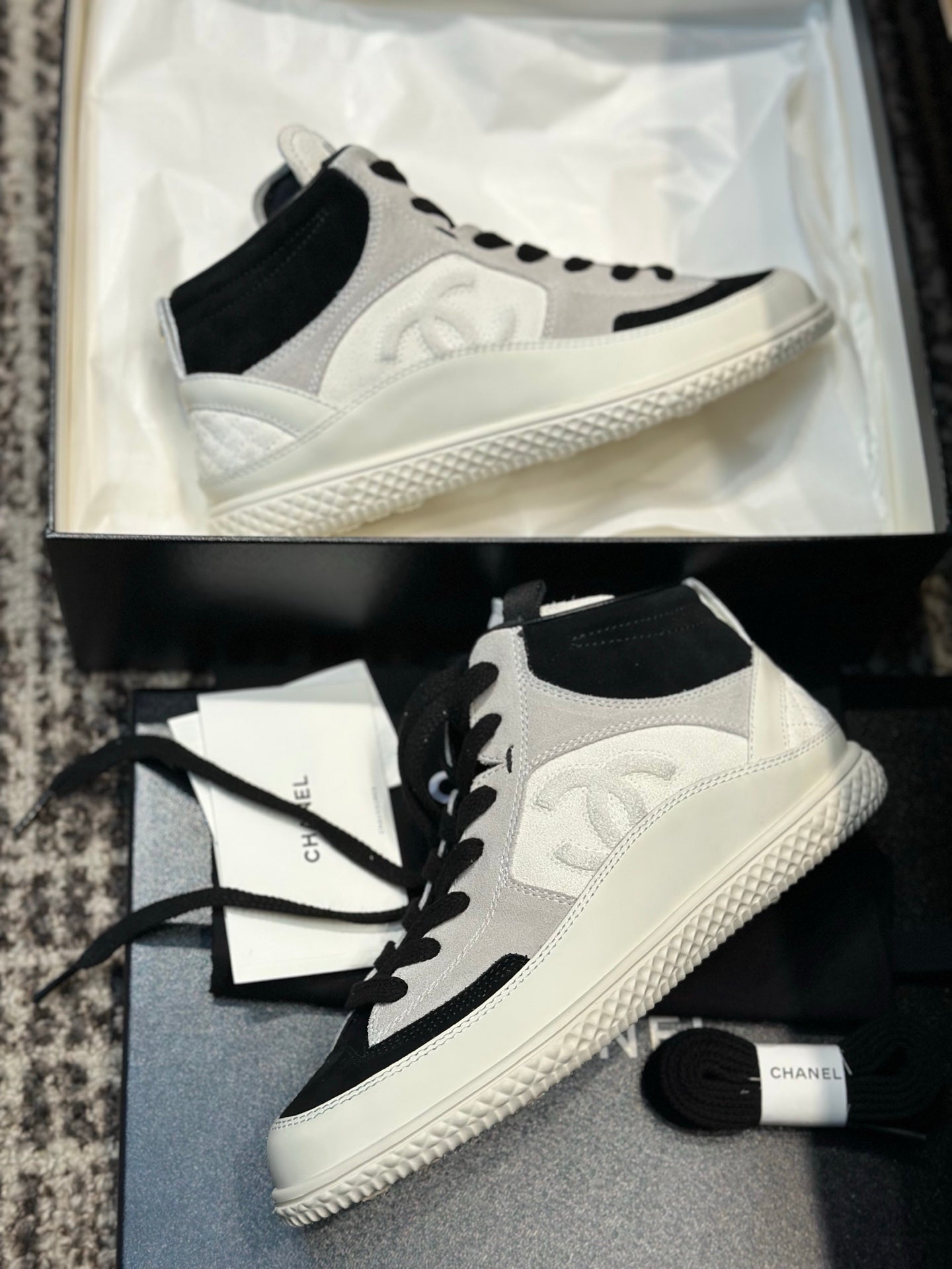 스웨이드 하이스니커즈 (Suede high sneakers)