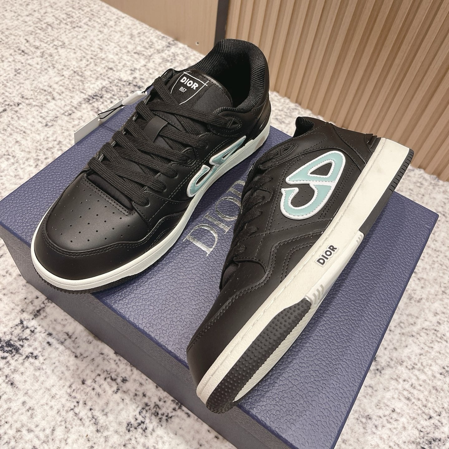 B57 스니커즈 (B57 sneakers)