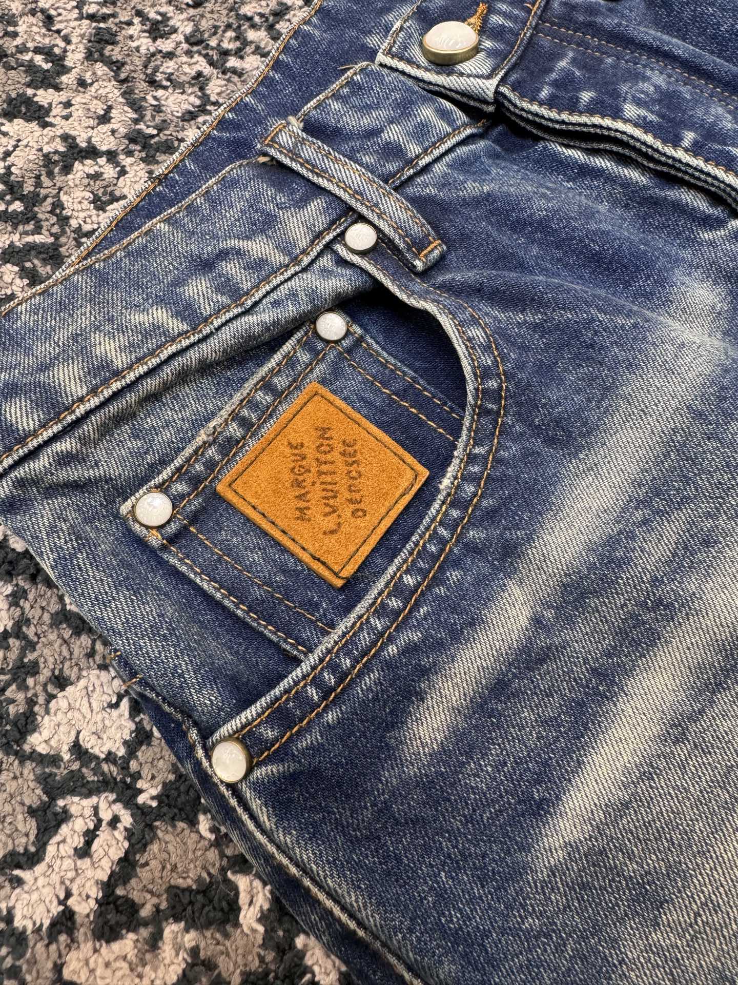 누벅 청바지 (nubuck jeans)