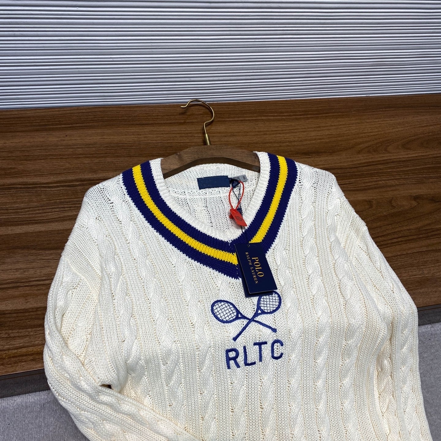 울 블렌드 스웨터 (컬러 블록 V넥)