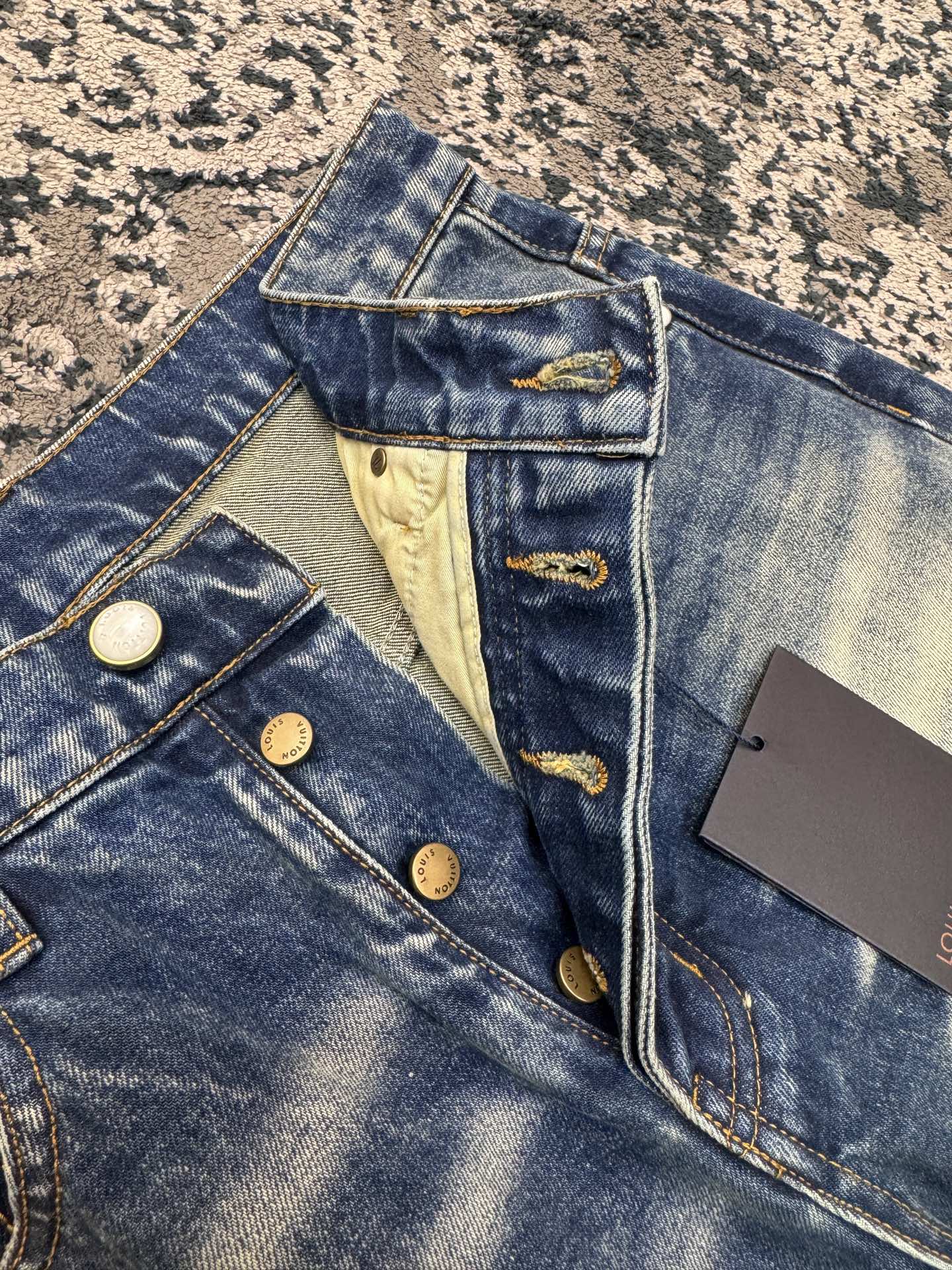 누벅 청바지 (nubuck jeans)