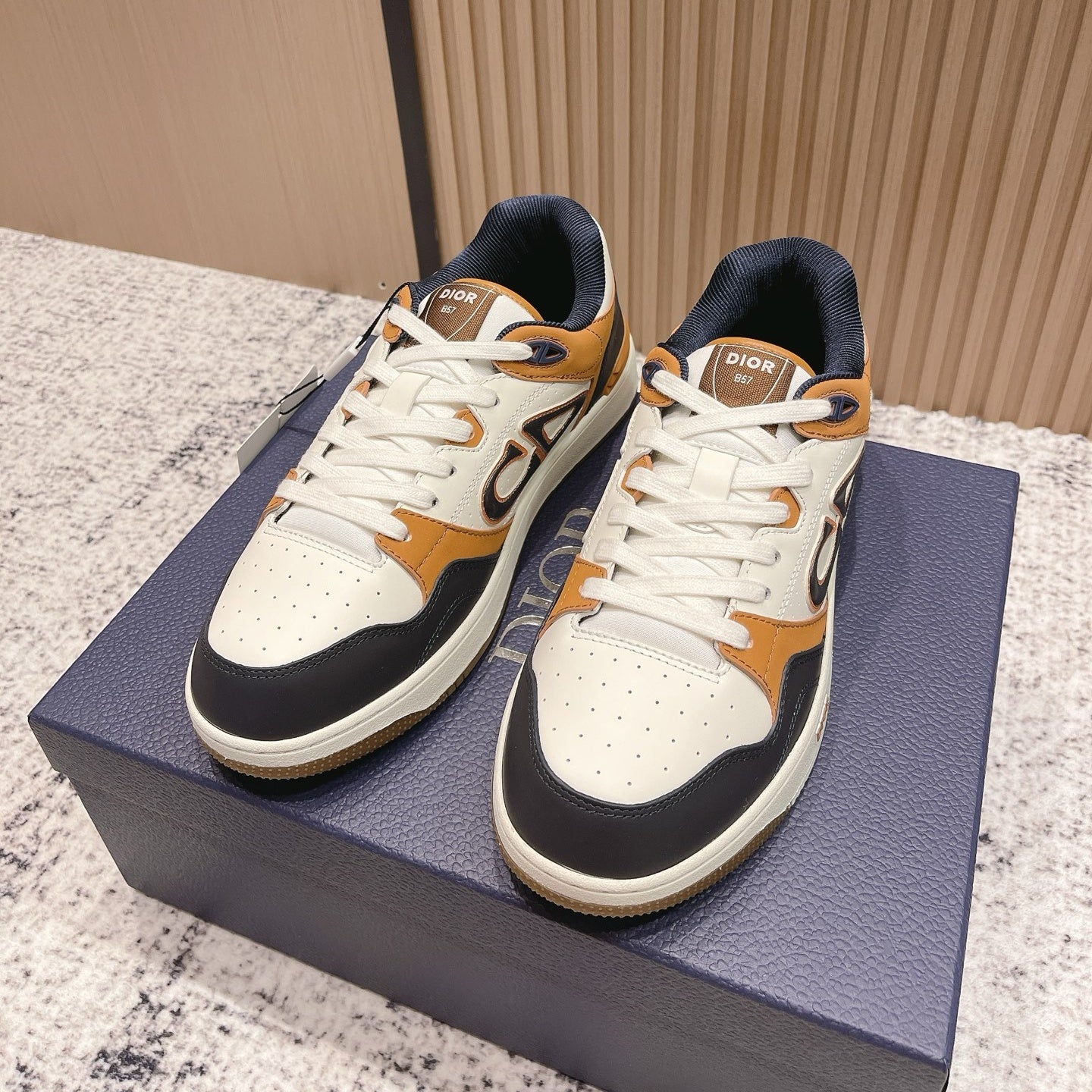 B57 스니커즈 (B57 sneakers)