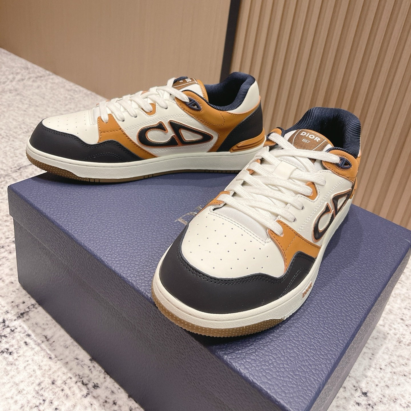 B57 스니커즈 (B57 sneakers)