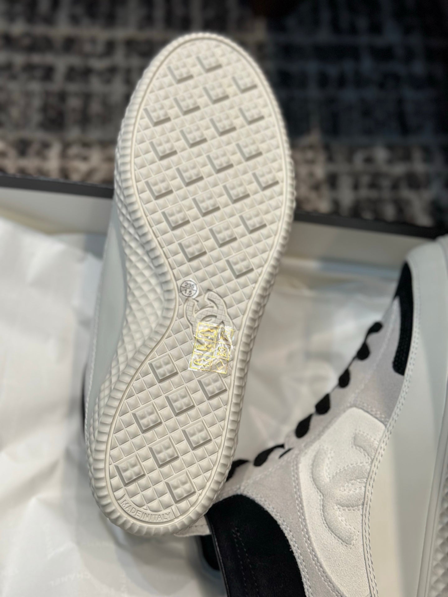 스웨이드 하이스니커즈 (Suede high sneakers)