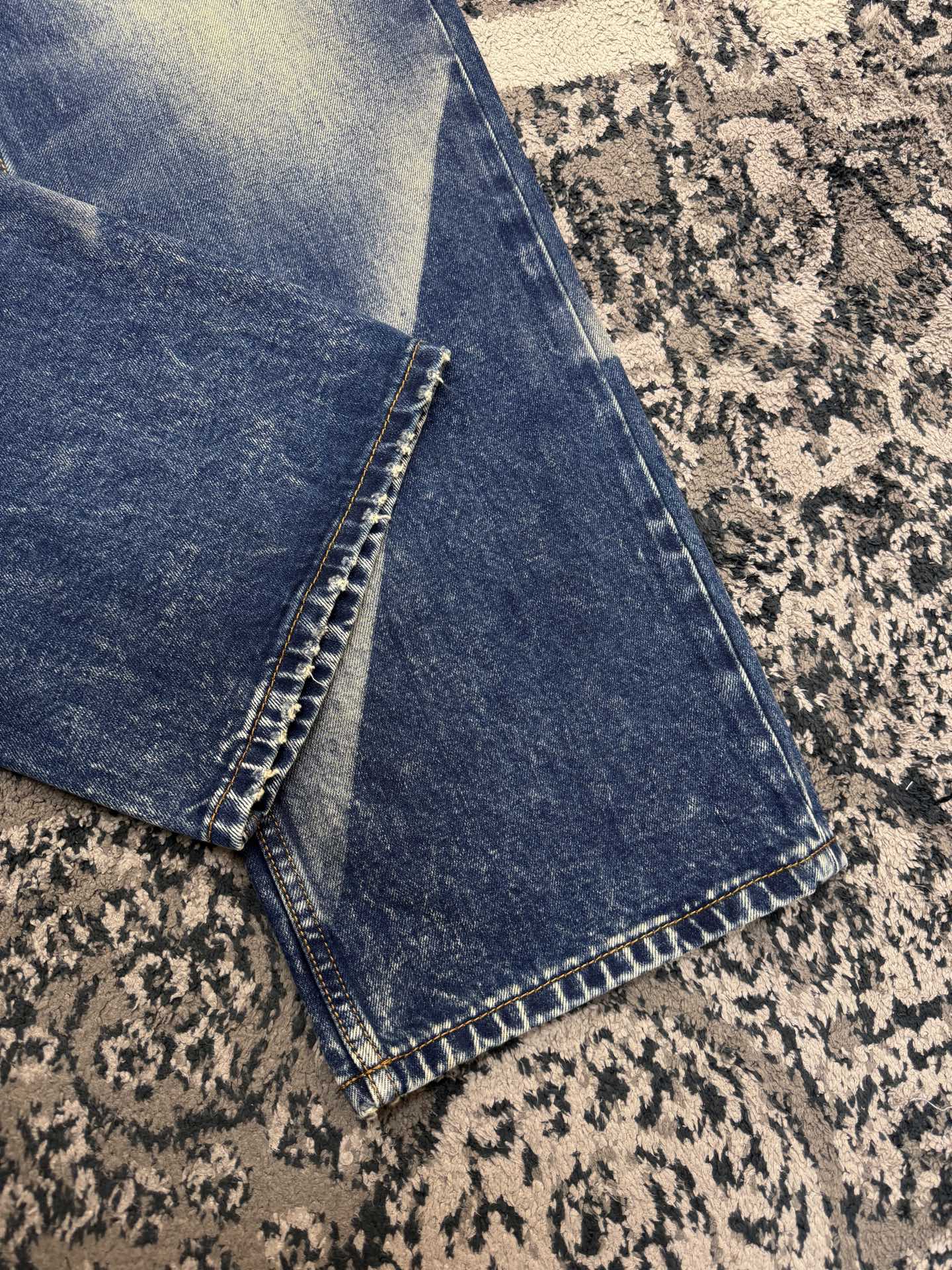 누벅 청바지 (nubuck jeans)