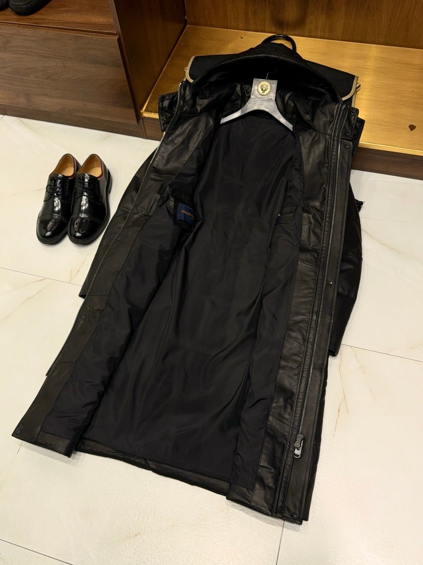 롱 트렌치 레더코트 (Long trench leather coat)