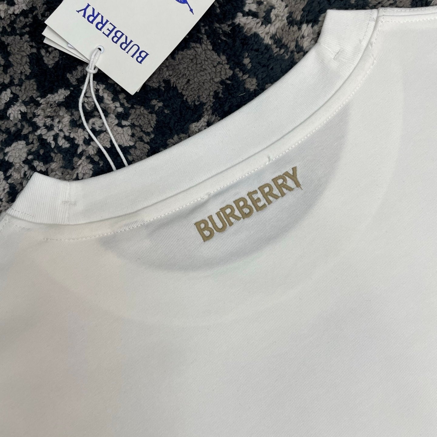 EKD 반팔 티셔츠 (EKD Short-Sleeve T-Shirt)
